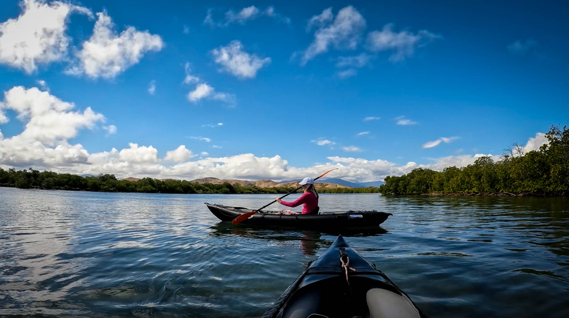 Kayaking in the mangroves in Bouraké Lagoon